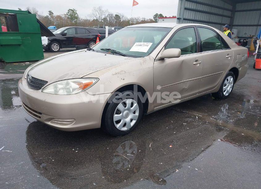 Photo 2 of 2002 Toyota Camry LE (VIN 4T1BE32K82U601674)