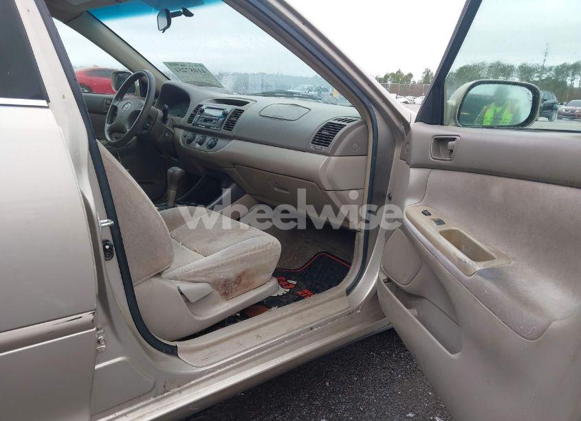 Photo 5 of 2002 Toyota Camry LE (VIN 4T1BE32K82U601674)