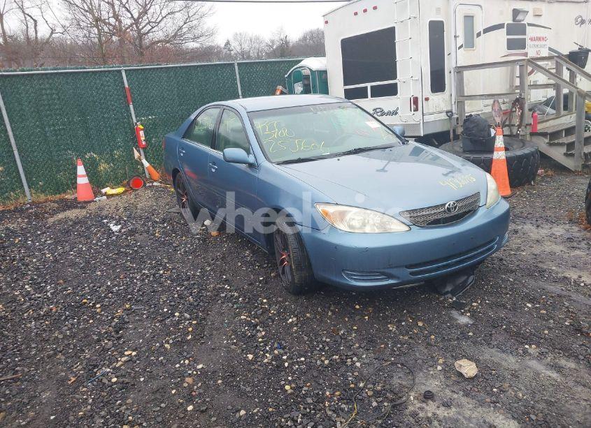 2002 Toyota Camry LE (VIN 4T1BE32K82U614148) main photo