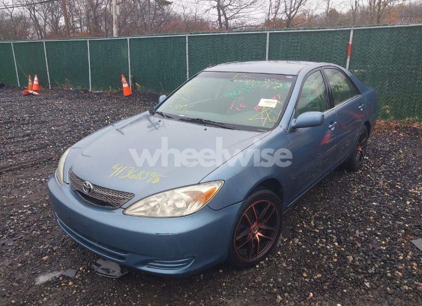 Photo 2 of 2002 Toyota Camry LE (VIN 4T1BE32K82U614148)