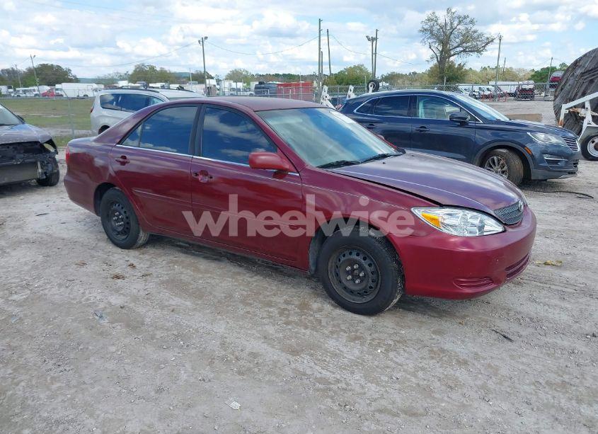 2003 Toyota Camry LE (VIN 4T1BE32K83U130112) main photo