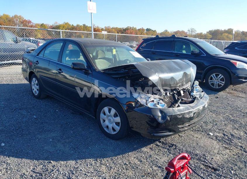 2003 Toyota Camry LE (VIN 4T1BE32K83U143393) main photo