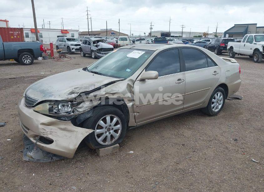 Photo 2 of 2003 Toyota Camry SE (VIN 4T1BE32K83U243932)
