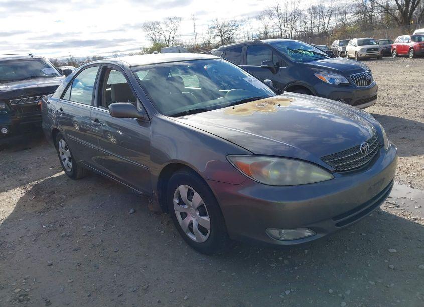 2003 Toyota Camry XLE (VIN 4T1BE32K83U642937) main photo