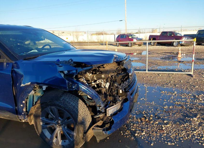 Photo 6 of 2003 Toyota Camry XLE (VIN 4T1BE32K83U642937)