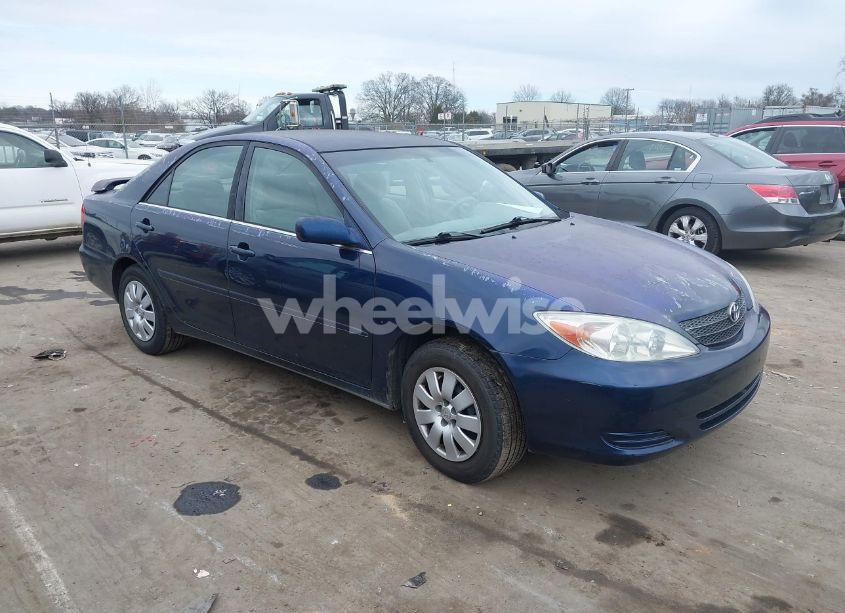 2003 Toyota Camry LE (VIN 4T1BE32K83U661892) main photo