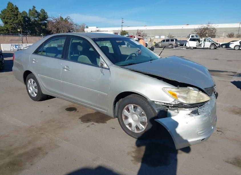 2003 Toyota Camry LE (VIN 4T1BE32K83U676327) main photo