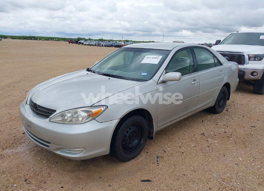 Photo 2 of 2003 Toyota Camry LE (VIN 4T1BE32K83U702473)
