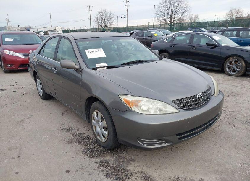 2003 Toyota Camry LE (VIN 4T1BE32K83U717247) main photo