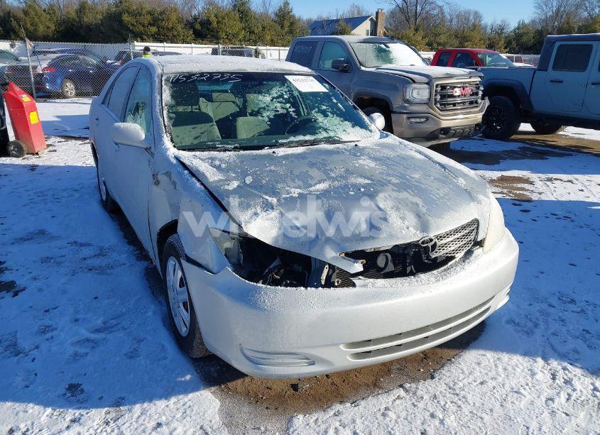 2003 Toyota Camry LE (VIN 4T1BE32K83U732220) main photo