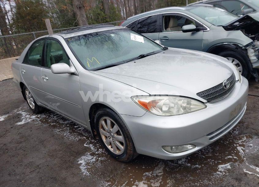 2003 Toyota Camry XLE (VIN 4T1BE32K83U750197) main photo