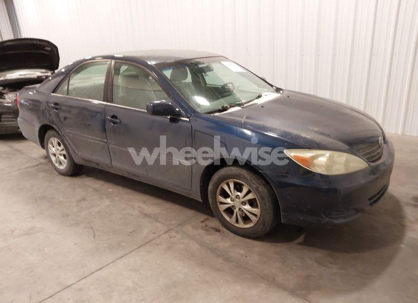 2004 Toyota Camry LE (VIN 4T1BE32K84U286572) main photo