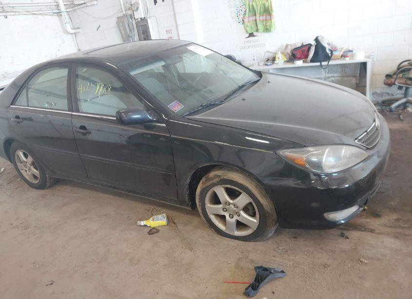 2004 Toyota Camry SE (VIN 4T1BE32K84U287043) main photo