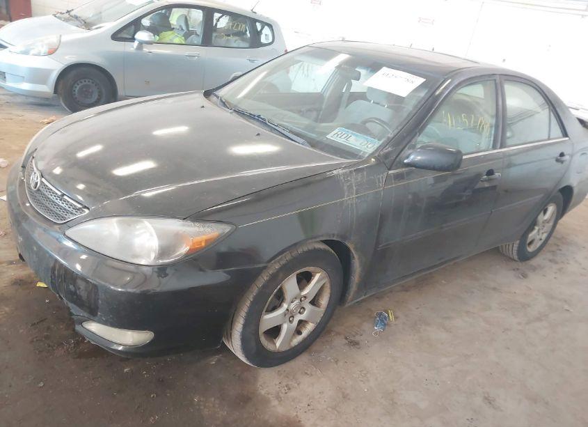 Photo 2 of 2004 Toyota Camry SE (VIN 4T1BE32K84U287043)