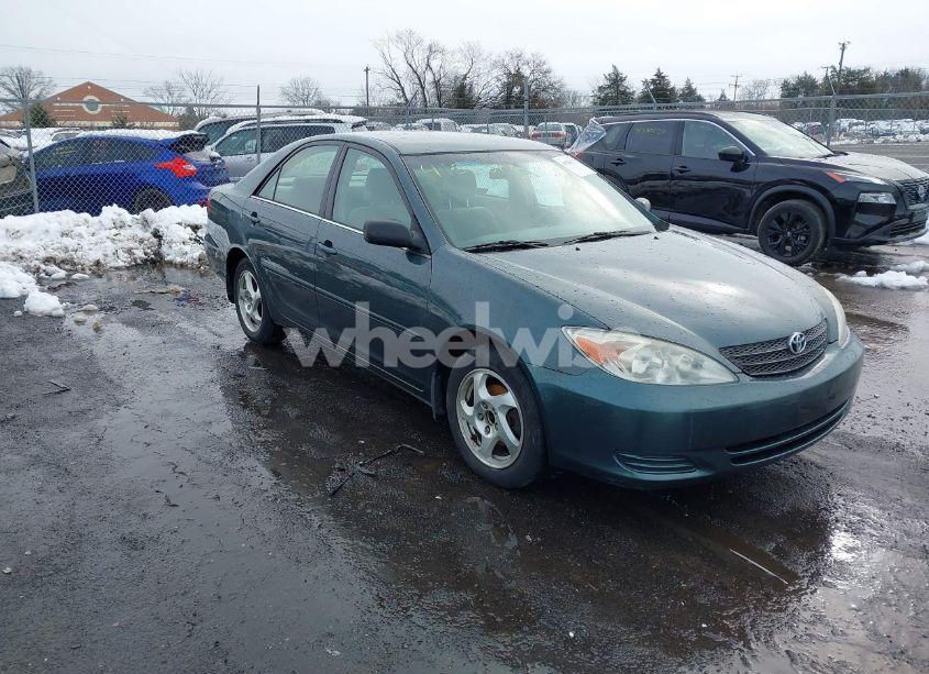 2004 Toyota Camry LE (VIN 4T1BE32K84U292615) main photo