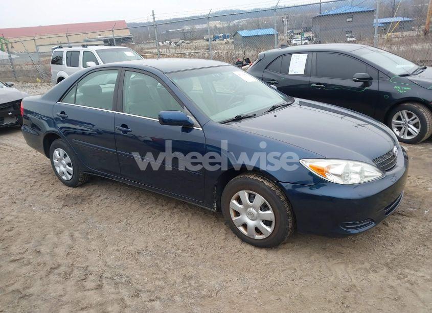 2004 Toyota Camry LE (VIN 4T1BE32K84U296728) main photo