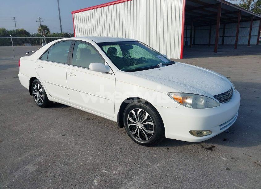 2004 Toyota Camry XLE (VIN 4T1BE32K84U306030) main photo