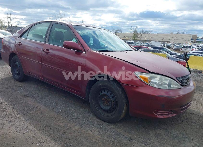 2004 Toyota Camry LE (VIN 4T1BE32K84U307551) main photo