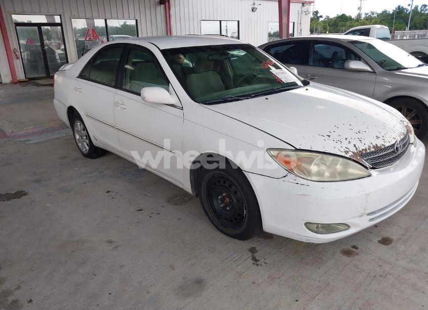2004 Toyota Camry XLE (VIN 4T1BE32K84U327492) main photo