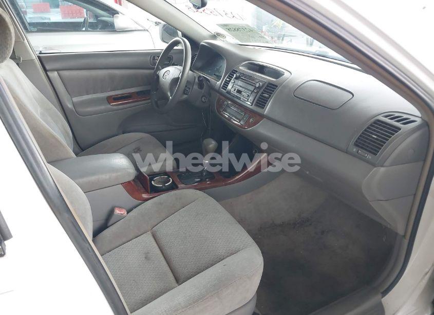 Photo 5 of 2004 Toyota Camry XLE (VIN 4T1BE32K84U327492)