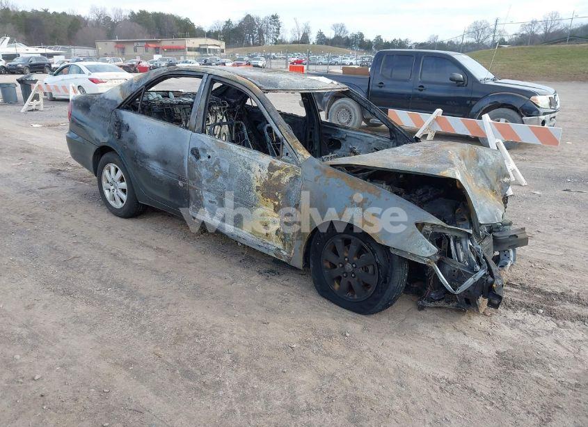2004 Toyota Camry XLE (VIN 4T1BE32K84U331722) main photo