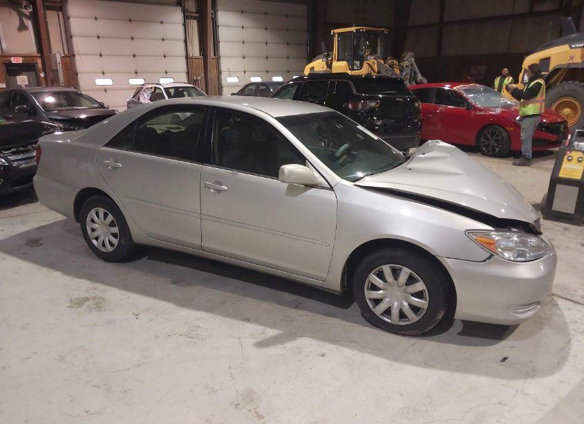 2004 Toyota Camry LE (VIN 4T1BE32K84U335298) main photo