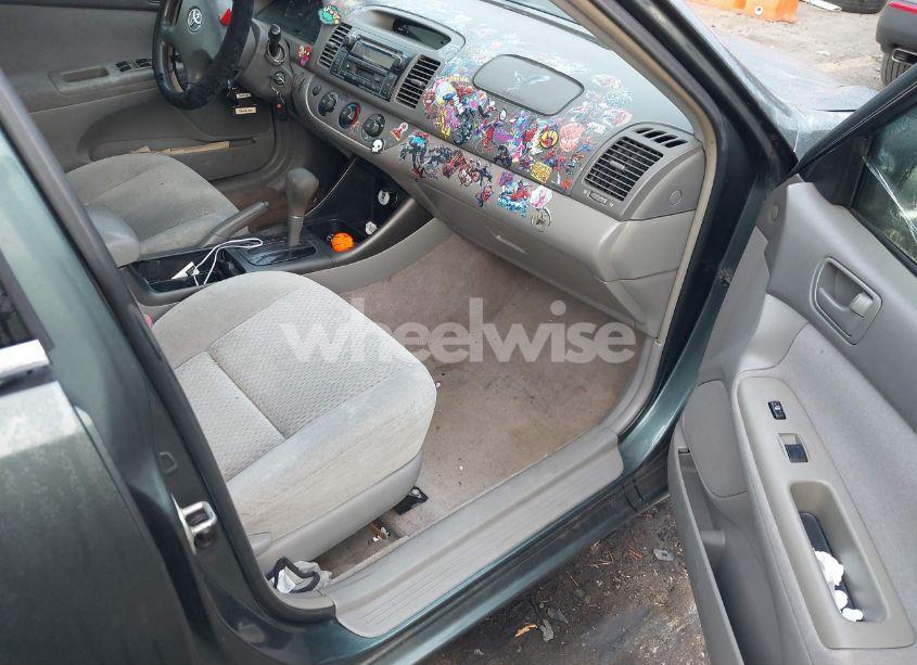 Photo 5 of 2004 Toyota Camry LE (VIN 4T1BE32K84U346978)