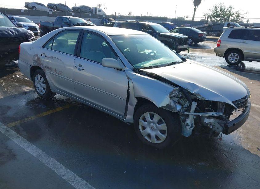 2004 Toyota Camry LE (VIN 4T1BE32K84U361819) main photo