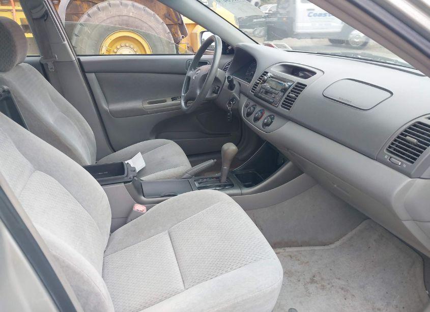 Photo 5 of 2004 Toyota Camry LE (VIN 4T1BE32K84U859972)