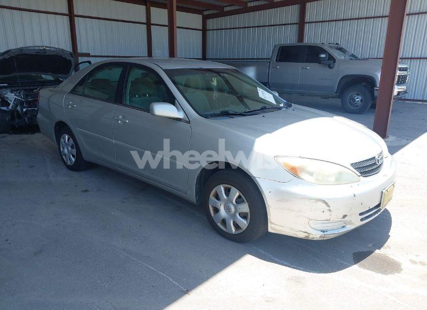 2004 Toyota Camry LE (VIN 4T1BE32K84U868946) main photo