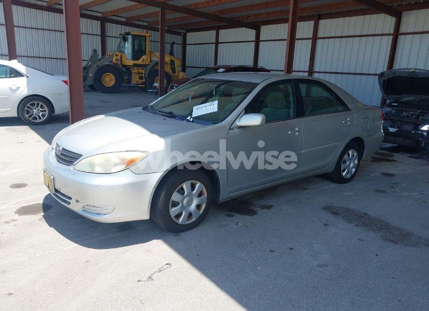 Photo 2 of 2004 Toyota Camry LE (VIN 4T1BE32K84U868946)
