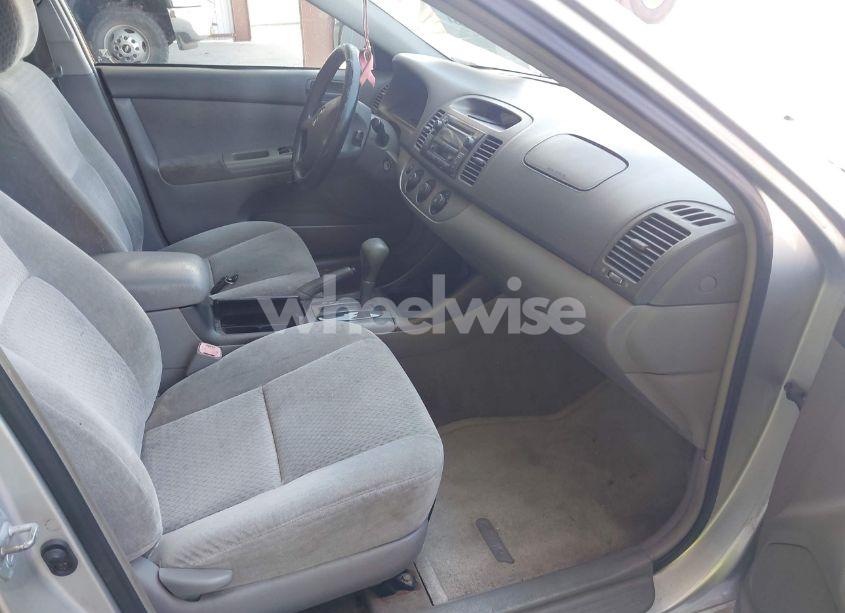 Photo 5 of 2004 Toyota Camry LE (VIN 4T1BE32K84U868946)