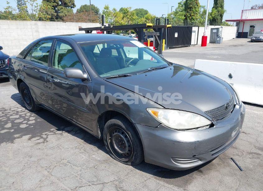 2004 Toyota Camry LE (VIN 4T1BE32K84U933276) main photo