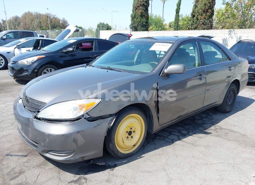 Photo 2 of 2004 Toyota Camry LE (VIN 4T1BE32K84U933276)