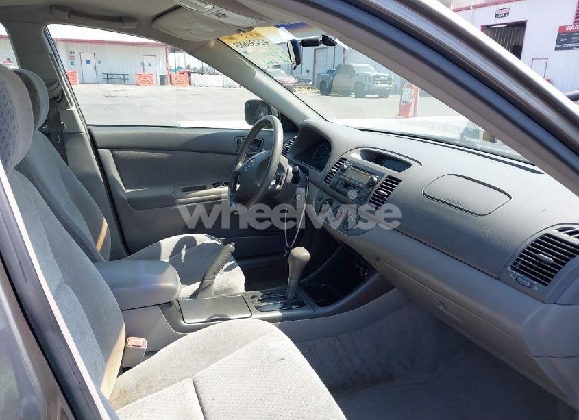 Photo 5 of 2004 Toyota Camry LE (VIN 4T1BE32K84U933276)