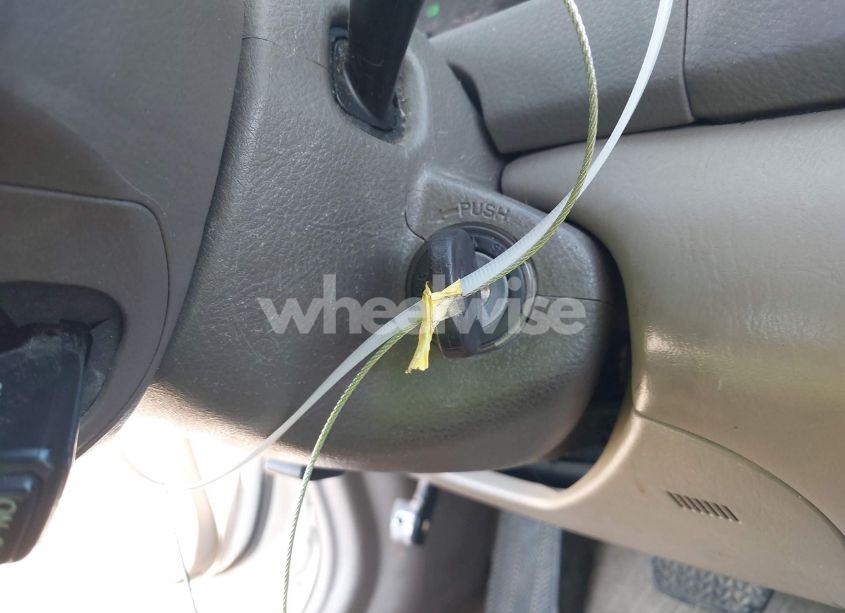 Photo 11 of 2005 Toyota Camry XLE (VIN 4T1BE32K85U001340)