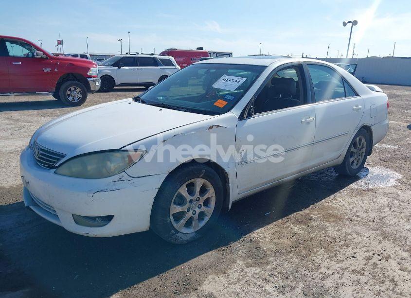Photo 2 of 2005 Toyota Camry XLE (VIN 4T1BE32K85U001340)