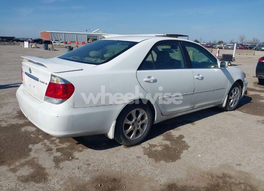 Photo 4 of 2005 Toyota Camry XLE (VIN 4T1BE32K85U001340)