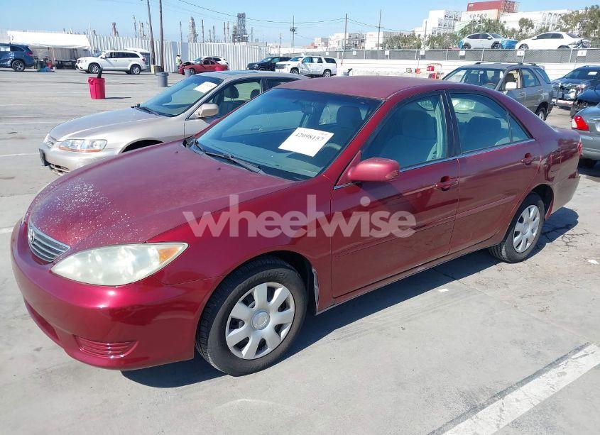 Photo 2 of 2005 Toyota Camry LE (VIN 4T1BE32K85U035777)