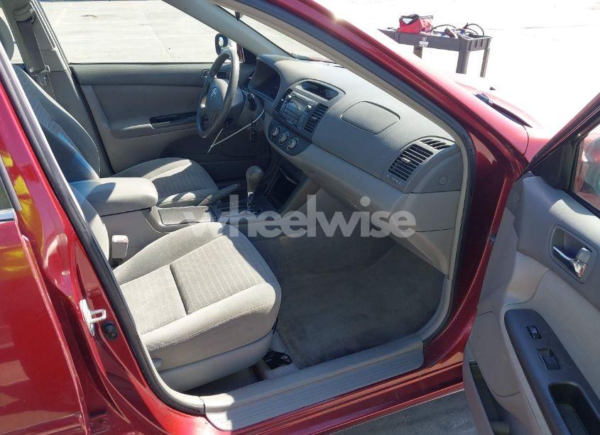 Photo 5 of 2005 Toyota Camry LE (VIN 4T1BE32K85U035777)