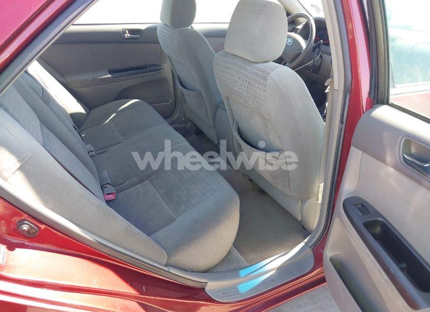 Photo 8 of 2005 Toyota Camry LE (VIN 4T1BE32K85U035777)