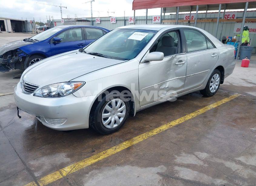 Photo 2 of 2005 Toyota Camry LE (VIN 4T1BE32K85U054586)