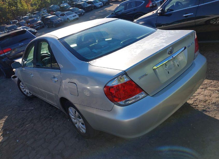 Photo 3 of 2005 Toyota Camry LE (VIN 4T1BE32K85U087040)