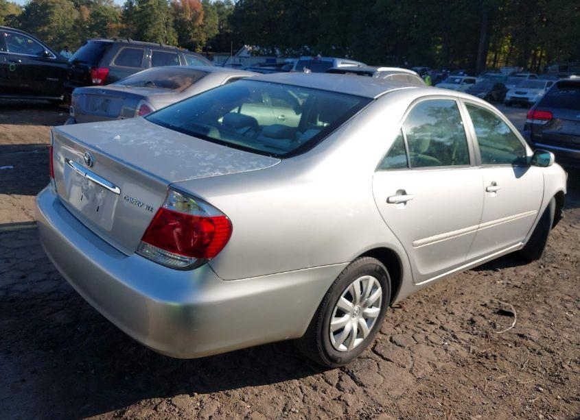 Photo 4 of 2005 Toyota Camry LE (VIN 4T1BE32K85U087040)