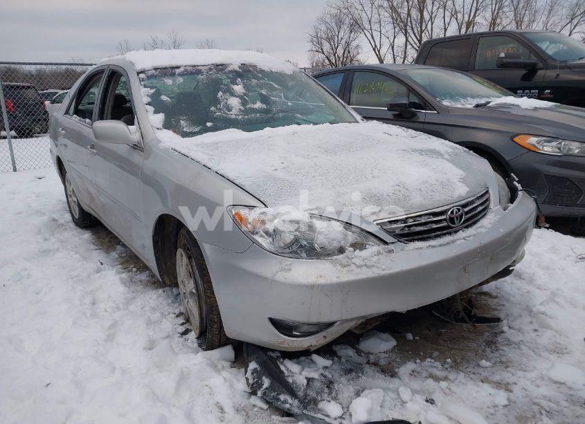 2005 Toyota Camry XLE (VIN 4T1BE32K85U092660) main photo
