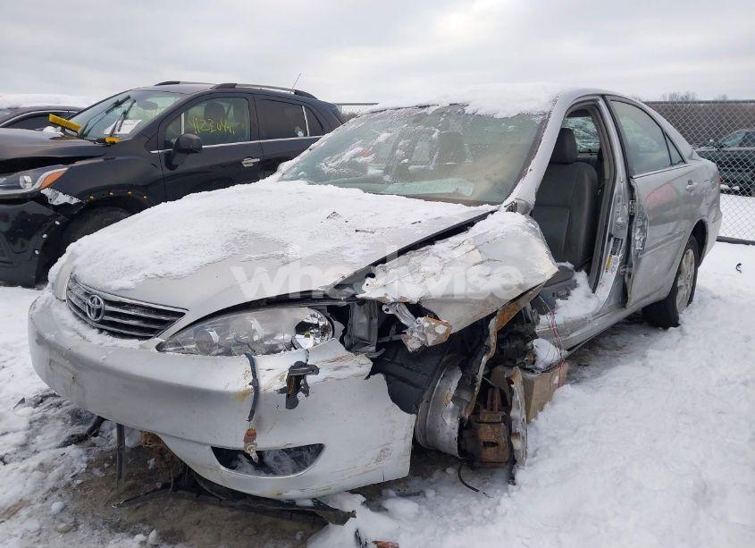 Photo 2 of 2005 Toyota Camry XLE (VIN 4T1BE32K85U092660)