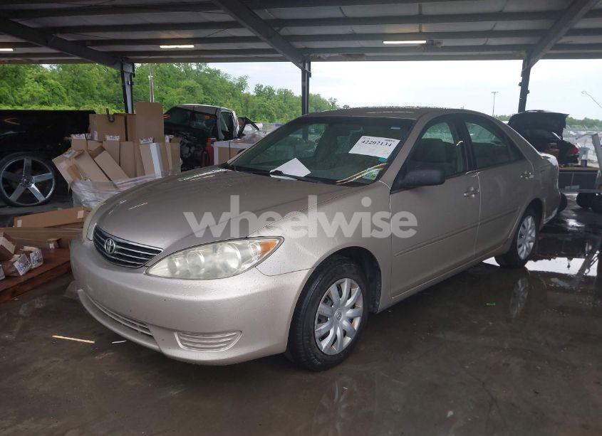 Photo 2 of 2005 Toyota Camry STD (VIN 4T1BE32K85U096174)