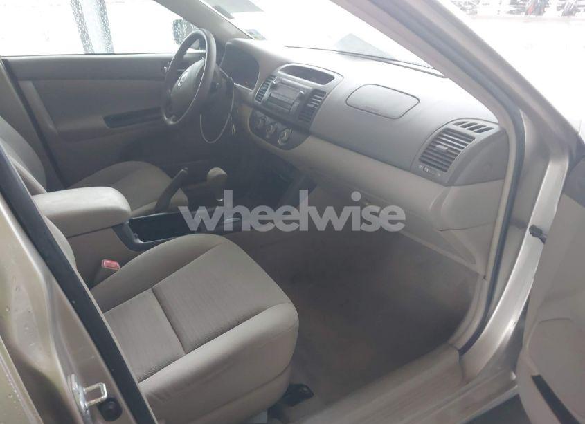 Photo 5 of 2005 Toyota Camry STD (VIN 4T1BE32K85U096174)