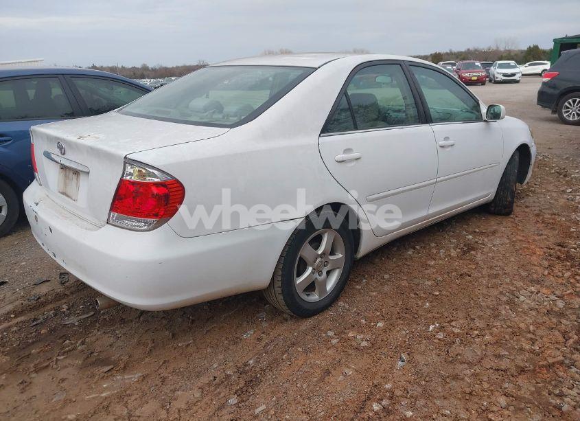 Photo 4 of 2005 Toyota Camry LE (VIN 4T1BE32K85U394689)