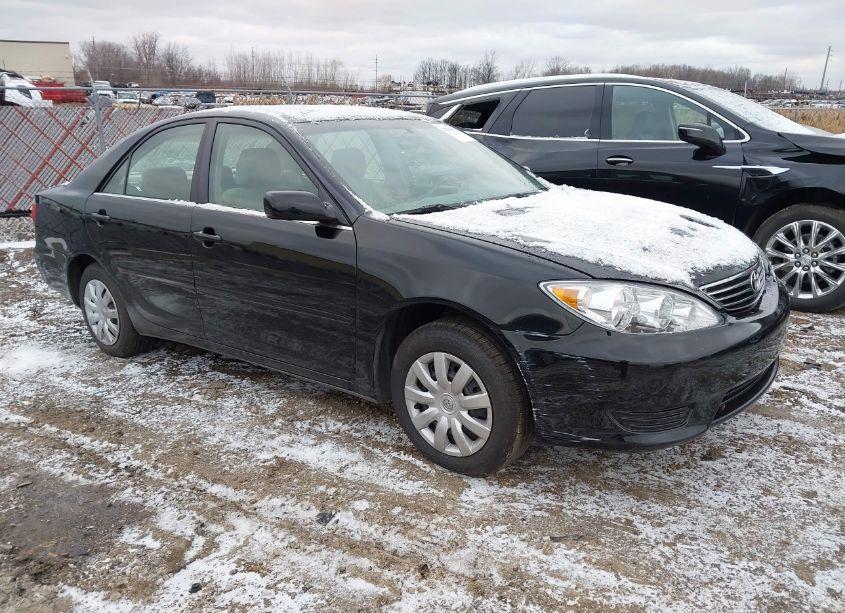 2005 Toyota Camry LE (VIN 4T1BE32K85U400099) main photo